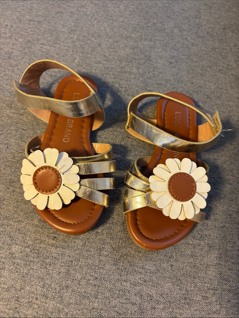 Lucky Brand Girls Metallic Gold Sandals with White Daisy